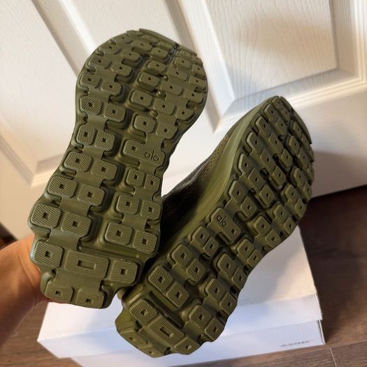 Alo runners size 6uk