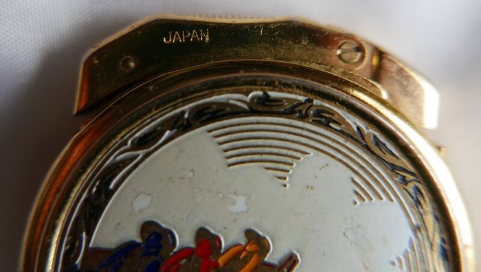 Vintage Ladies Zenith Round Enamel Lighter