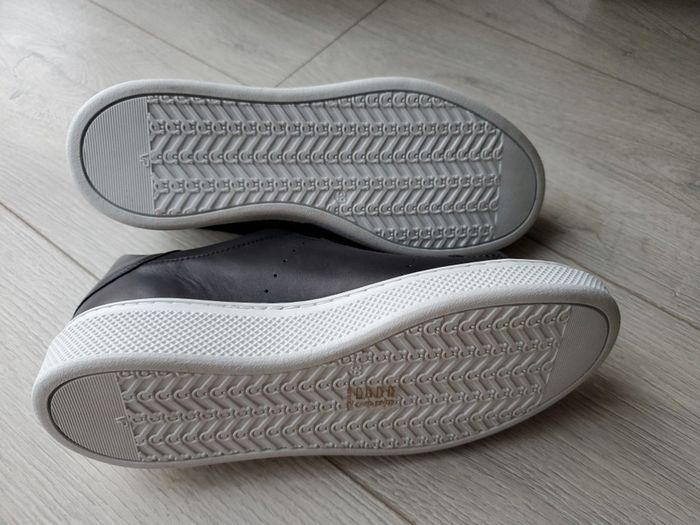 Women's trainers