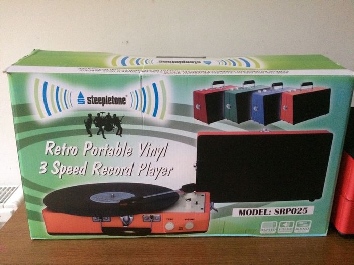 Record Player-Steepletone SRP025 with Detachable Speaker