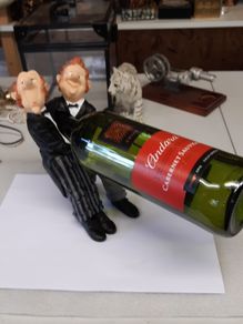 Wine bottle stand