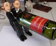 Wine bottle stand