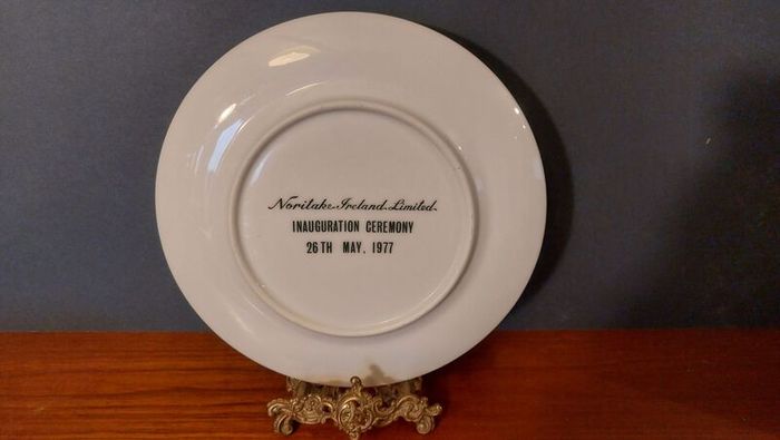 Fabulous Vintage Arklow Pottery Noritake Ireland Ltd Commemorative Plate from the Inauguration Ceremony, 26th May 1977, The Reversed Horse (Hidari-Uma)