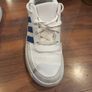 Adidas kids runners Image 4