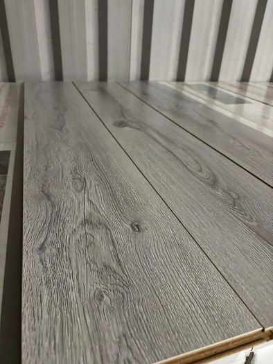 8mm & 12mm Laminated Flooring Ready For Delivery