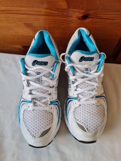 Asics gel kayano 18 sky blue/white Size 6.5 eu 40 in like new condition