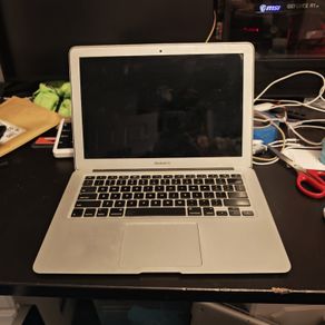 Apple MacBook Air 13" (A1466) - Powers On - iCloud Free - Spares or Repairs