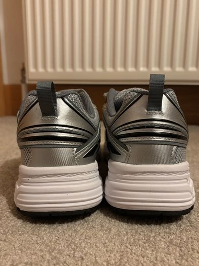 Brand New Ladies Fila Interrun Trainers UK 7 EU 41