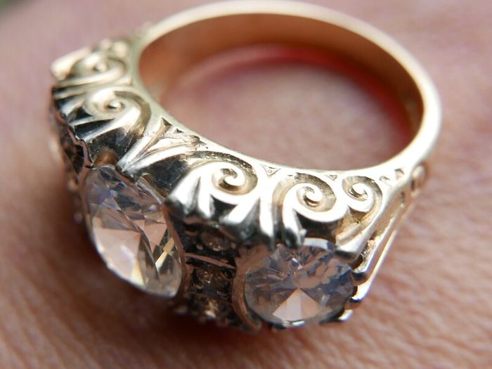 Vintage 9ct Solid Gold 375 Beautiful Trilogy Ring 10,2g