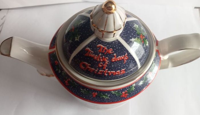 Sadler Christmas Pot