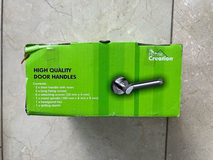 Door handles (x2)