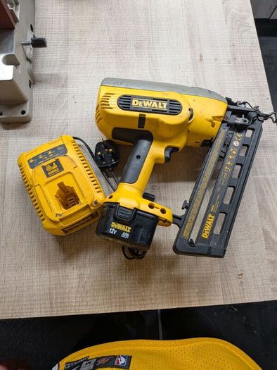 Dewalt 16G nailer