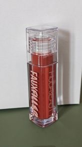 Huda Beauty Fauxfiller lip gloss
