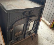 Solid fuel Cast iron stove