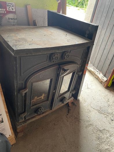 Solid fuel Cast iron stove