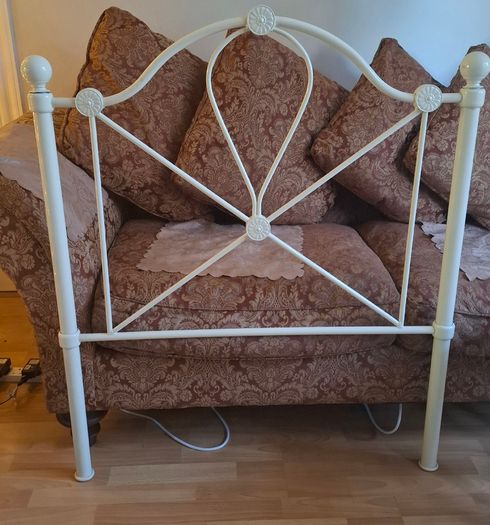 Lyon Cream metal bed