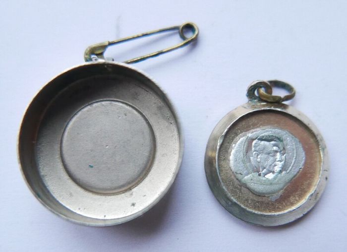 RELIC Catholic Saint Medal Reliquia