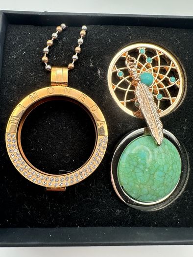 Mi Moneda Type Necklaces