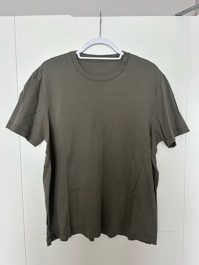Massimo Dutti Men's Khaki Green T-shirt - size medium