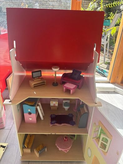 Le Toy Van wooden dolls house