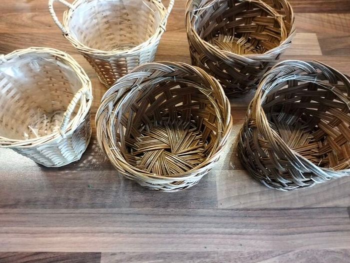 flower arranging items
