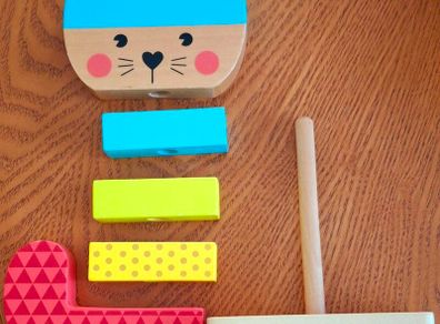 Goula Wooden Pile Up Cat