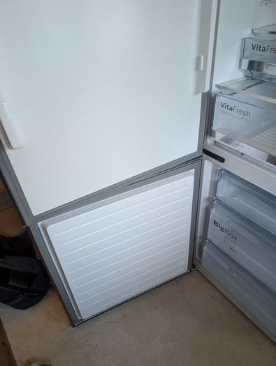 Huge Bosch Series 6 fridge-freezer