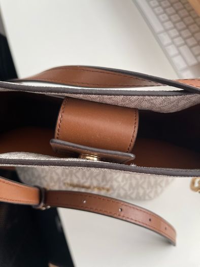 Michael Kors Kimberly Bucket Bag (Crossbody)