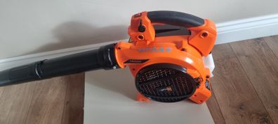 leaf blower