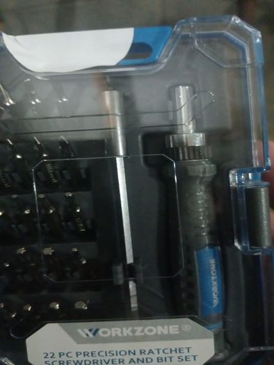 22 pc precision ratchet screwdriver and bit set