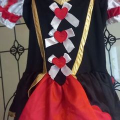 Girls dressup queen of hearts
