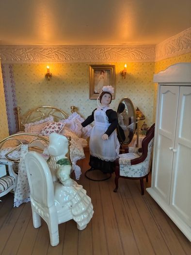 Stunning Georgian Dolls house