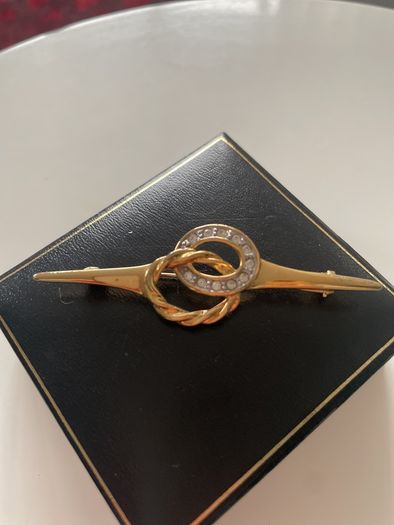 brooch