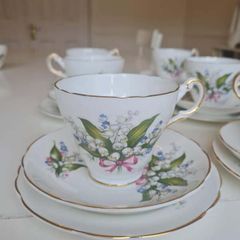 Regency English Bone China 21 Piece Lily of the Valley Pattern Gold Scalloped Rim Footed England