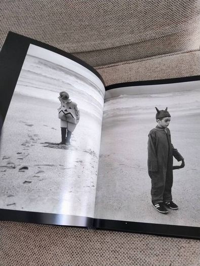 Richard Kalvar Earthlings 2007 photography book hardback with dustcover in very good condition FREE STANDARD POSTAGE INCLUDED