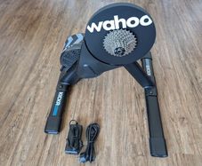 Wahoo KICKR CORE 2 like new 40km