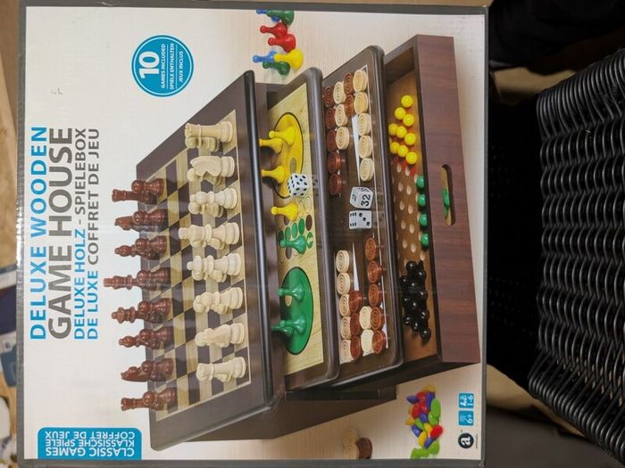 Deluxe wooden game house