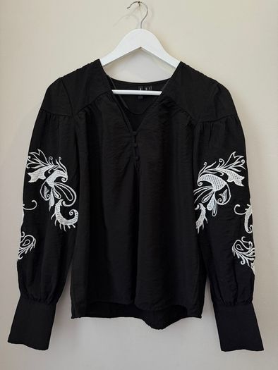 VERO MODA Charlotte Embroidered Sleeve Top Black Size S!