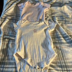 set of vests 9/12 mths