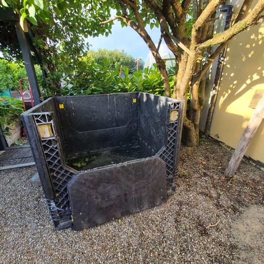 Storage  containers