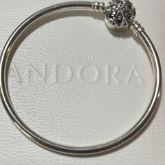 Pandora Limited Edition Pandora Moments Sparkling Snowflake Clasp Bangle-like new