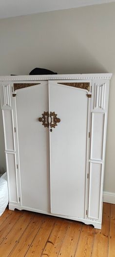 Vintage French Provincial Bedroom Suite - 3 Piece