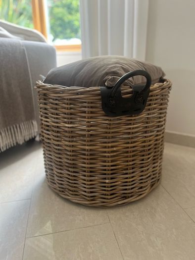 Kubu rattan basket with leather handles