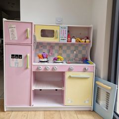 FREE Kids Toy Kitchen
