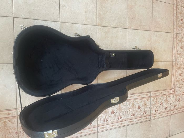 acoustic guitar hard case