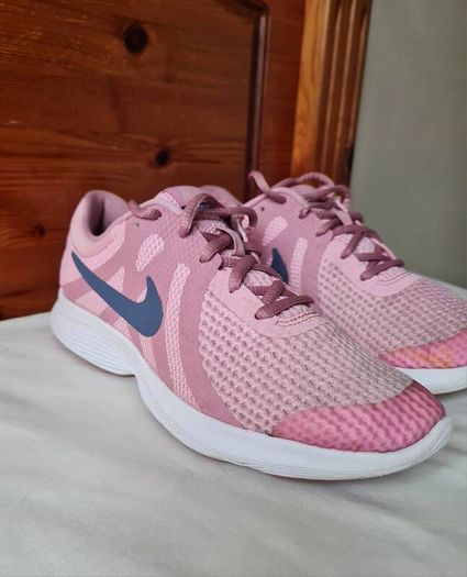 2019 nike revolution 4 pink Size 4.5 eu 37.5 in excellent condition