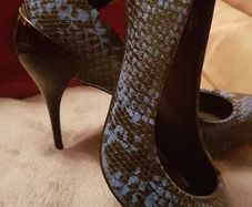 Gorgeous high heels blue black mint condition snake printed leather pointed cool heels size 41/7
