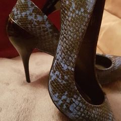 Gorgeous high heels blue black mint condition snake printed leather pointed cool heels size 41/7