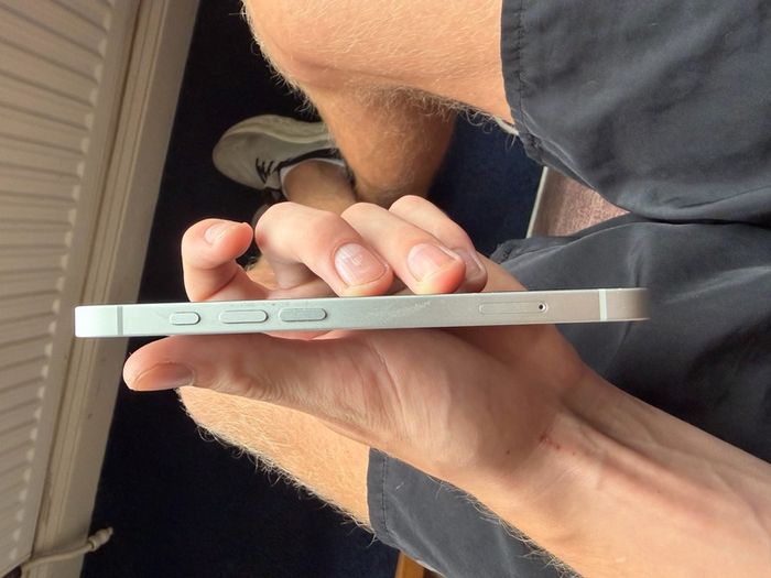 iPhone 16e