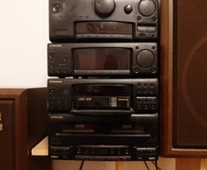 Stereo system with speakers